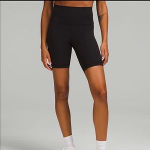 Lululemon wunder train high rise 8 inch black short size 6